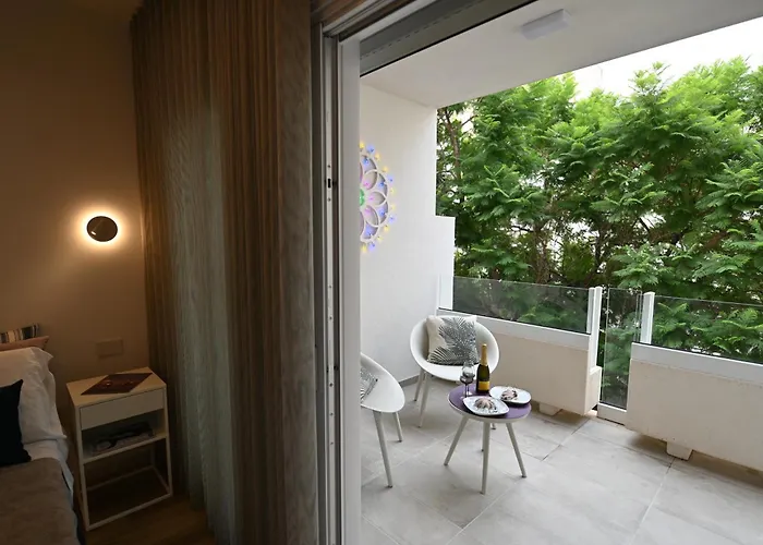Me Too - Exclusive Apartments