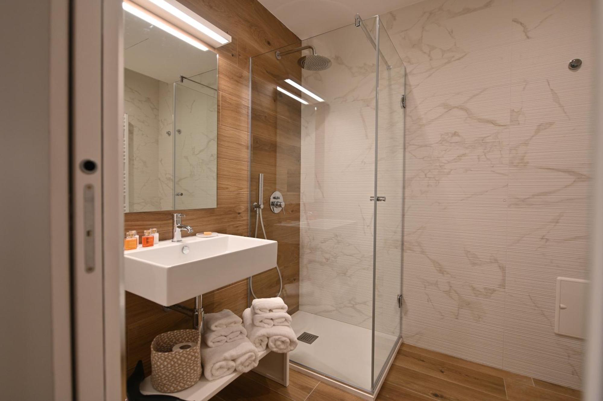 Me Too - Exclusive Apartment